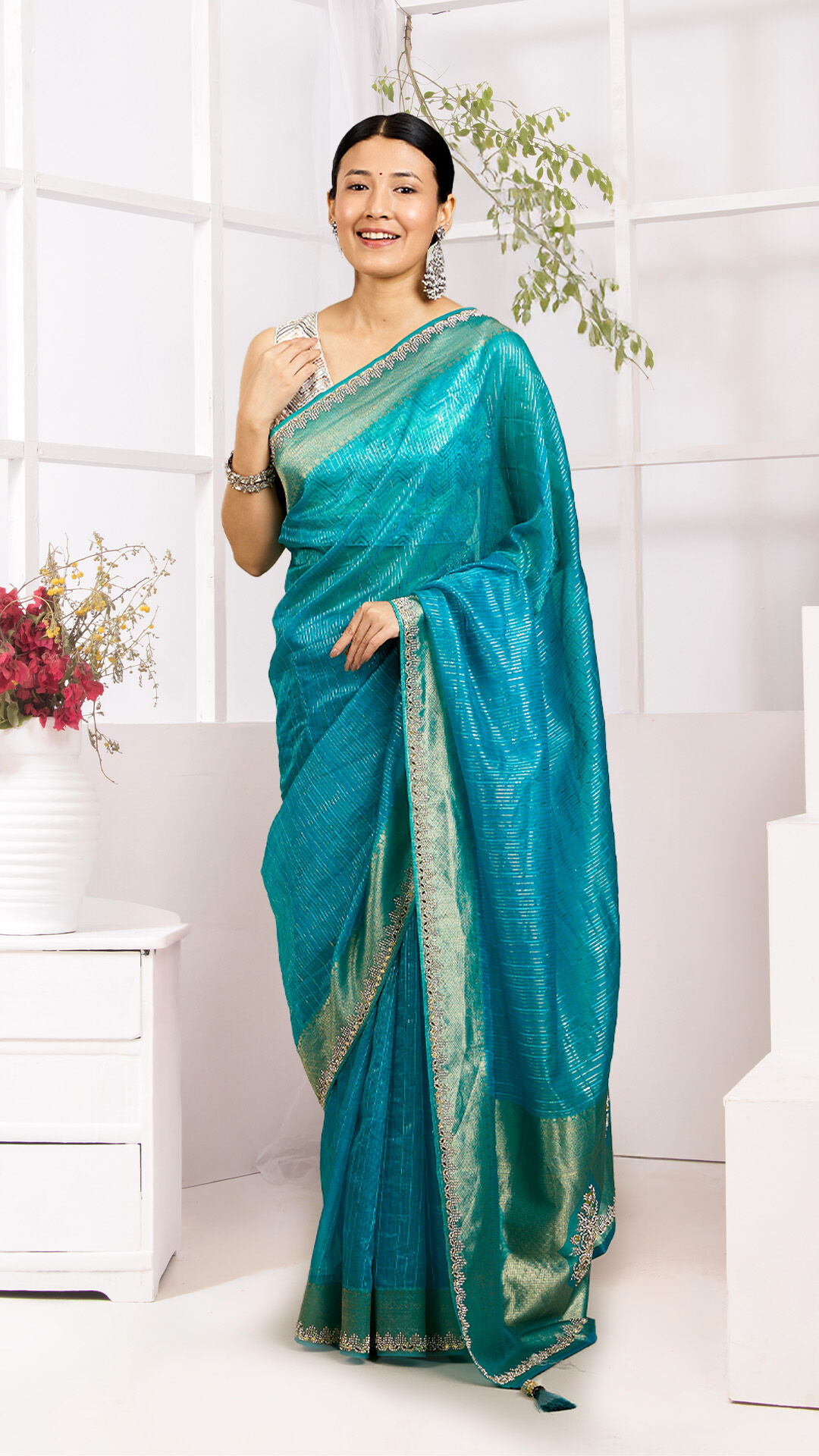 A women in beautifull bridal saree